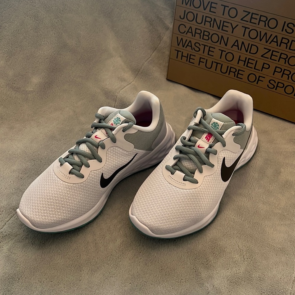 Nike Revolution 6 NN.
